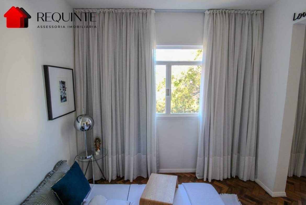 SQS 213 – Reformado. 03 quartos, 01 Suíte, vaga e DCE, vista livre e 120m²- Asa Sul.