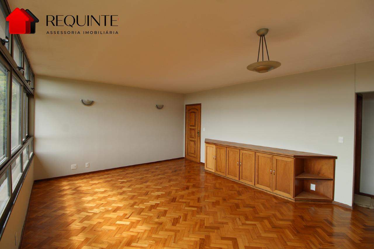 SQS 315 – 2 quartos sendo 1 suíte, garagem e elevador, vazado e vista livre 94m²