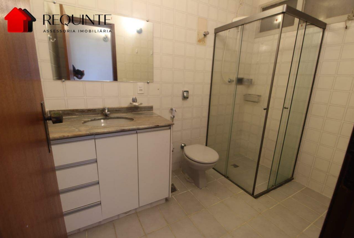 SQS 315 – 2 quartos sendo 1 suíte, garagem e elevador, vazado e vista livre 94m²