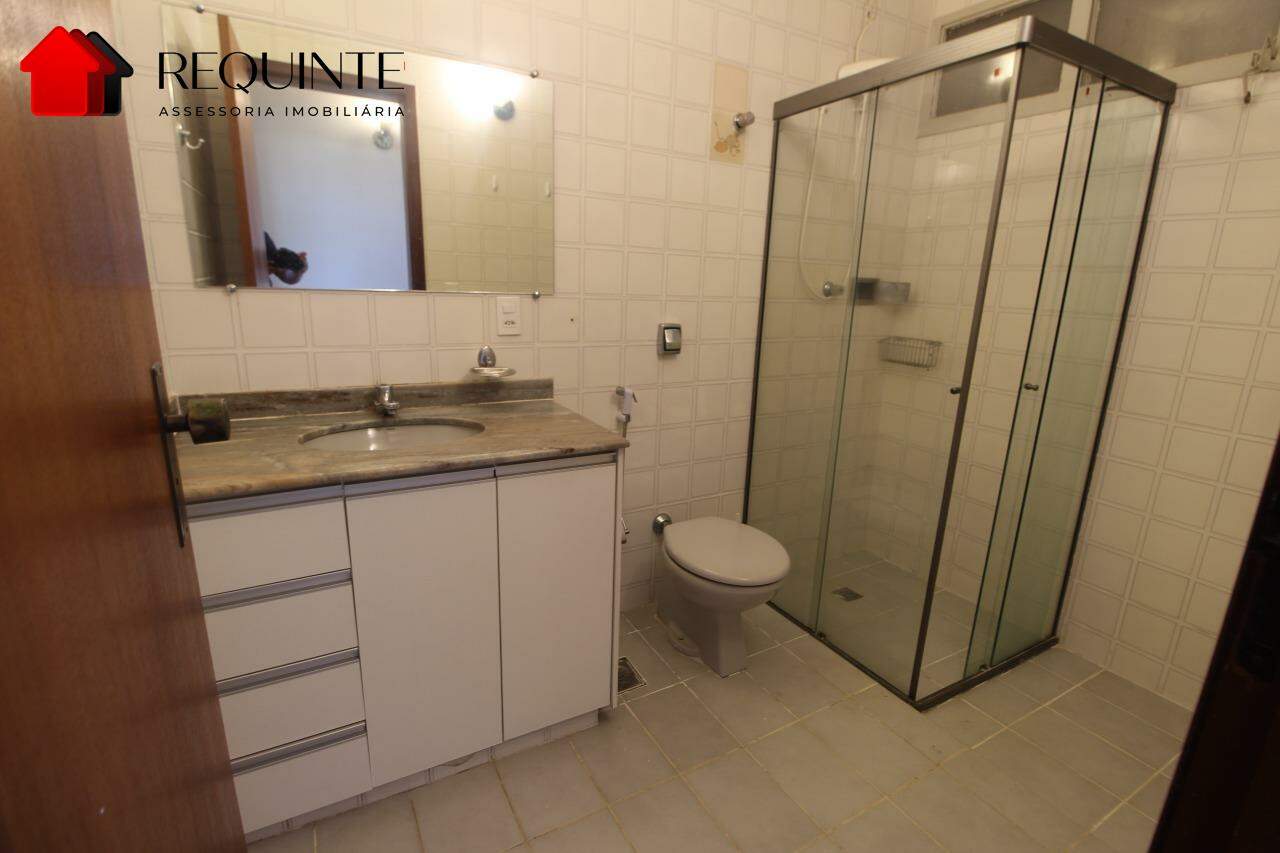 SQS 315 – 2 quartos sendo 1 suíte, garagem e elevador, vazado e vista livre 94m²