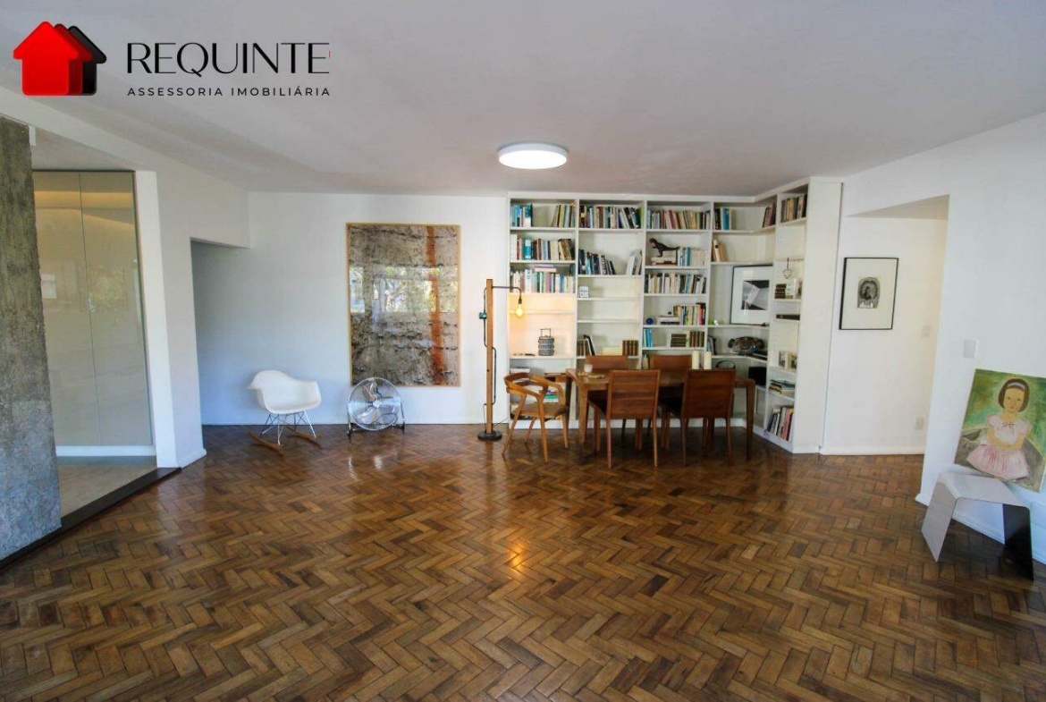 SQS 213 – Reformado. 03 quartos, 01 Suíte, vaga e DCE, vista livre e 120m²- Asa Sul.