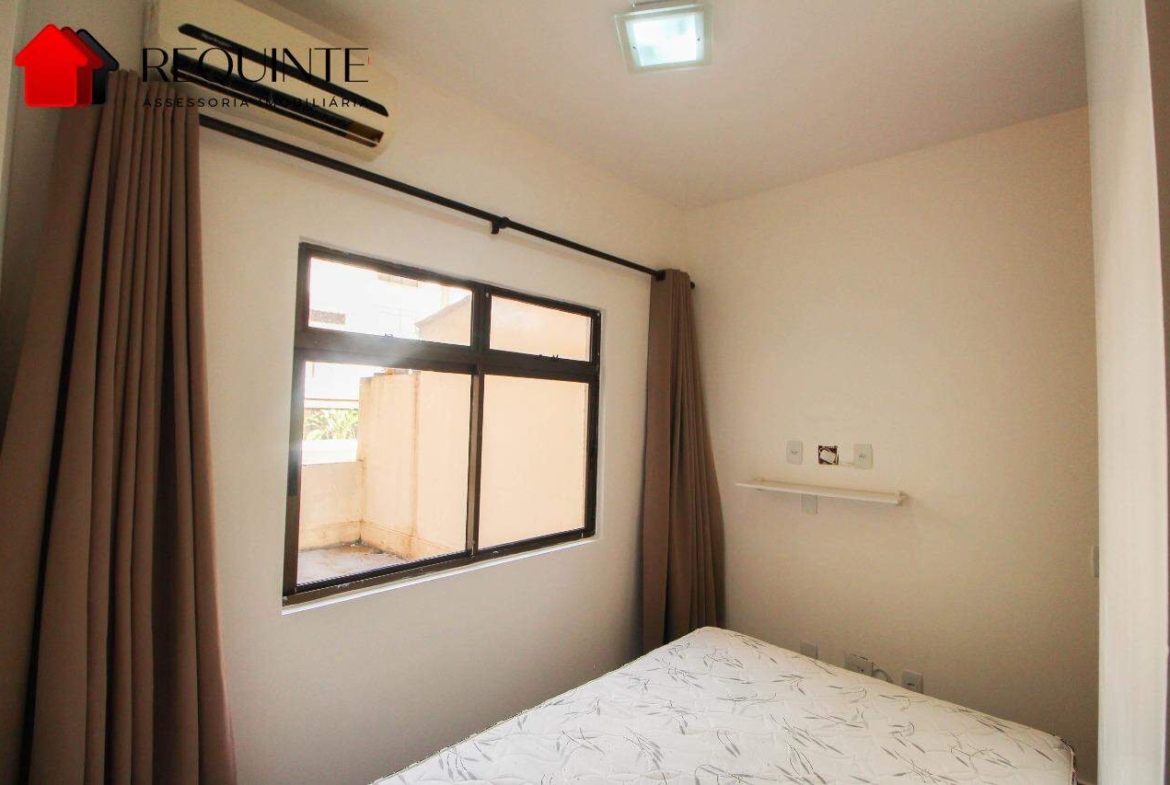 QMSW 04 – Ed. Porto Real, Kitinete mobiliada, 01 quarto, elevador e garagem.