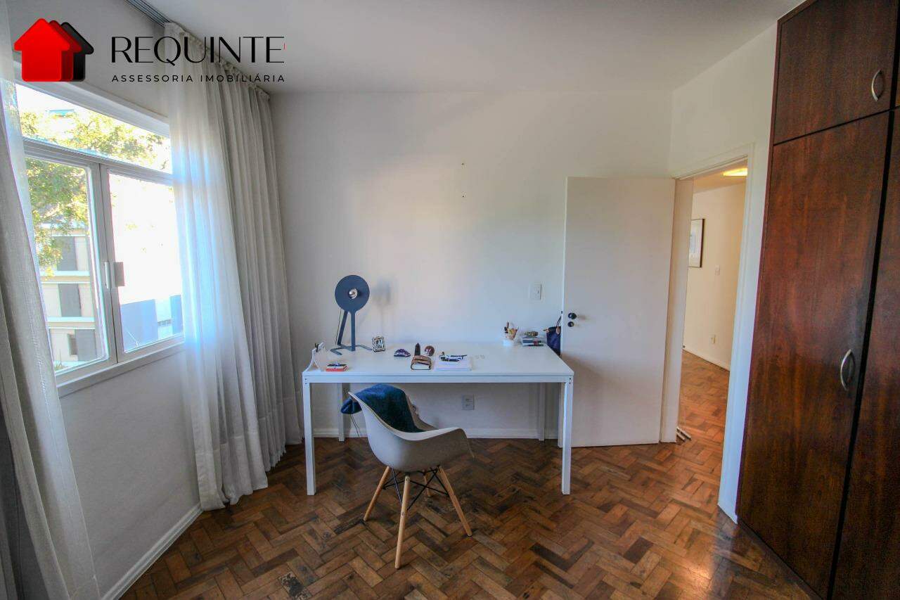 m0qos-img-5536-1783442620 SQS 213 – Reformado. 03 quartos, 01 Suíte, vaga e DCE, vista livre e 120m²- Asa Sul.
