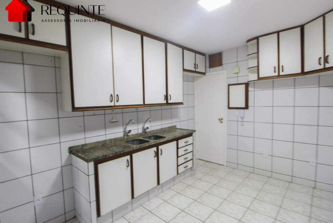 SQN 210 BL. C – 03 quartos, 01 suíte, vazado e 01 garagem, 123m², Asa Norte