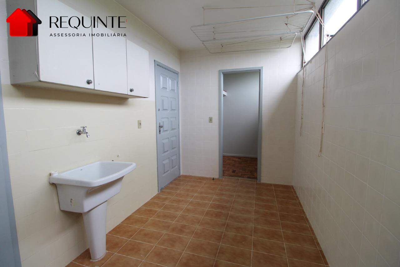 SQS 315 – 2 quartos sendo 1 suíte, garagem e elevador, vazado e vista livre 94m²