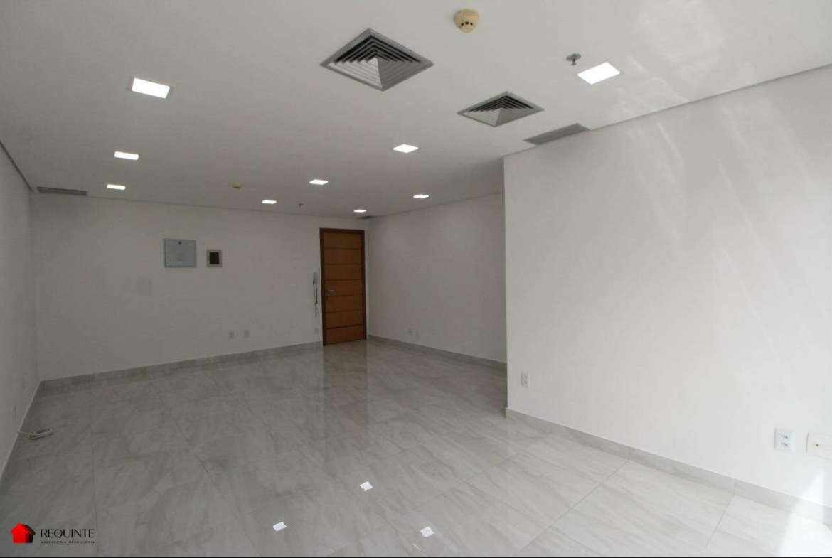 SIG QD. 04, Ed. Barão de Mauá – Sala ampla, vista livre e 01 Garagem – 37m²