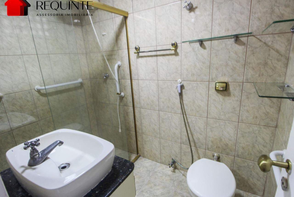 SQN 210 BL. C – 03 quartos, 01 suíte, vazado e 01 garagem, 123m², Asa Norte