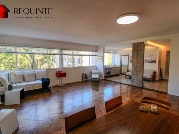 SQS 213 – Reformado. 03 quartos, 01 Suíte, vaga e DCE, vista livre e 120m²- Asa Sul.