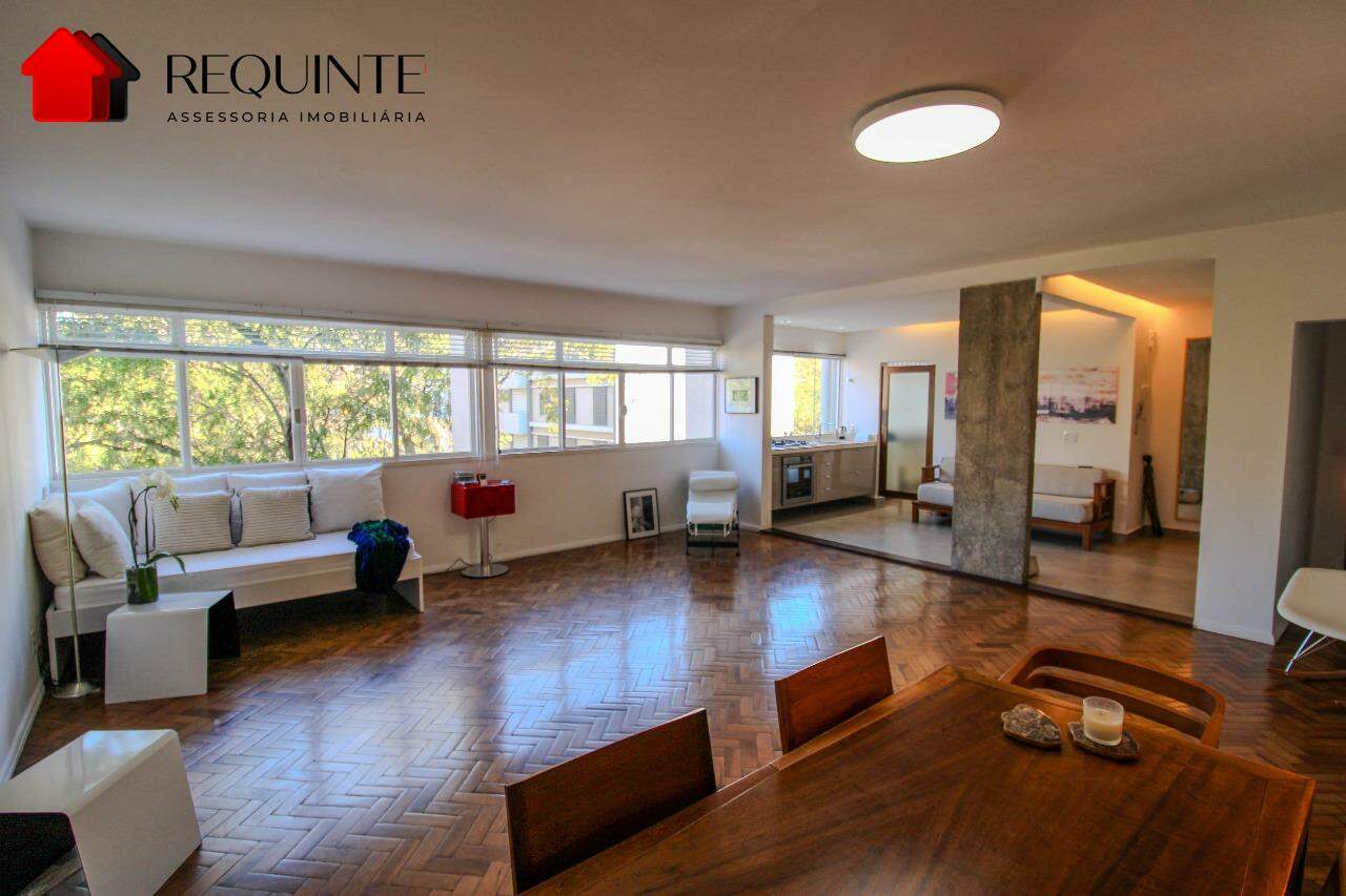 u4sbel-img-5511-1783442619 SQS 213 – Reformado. 03 quartos, 01 Suíte, vaga e DCE, vista livre e 120m²- Asa Sul.