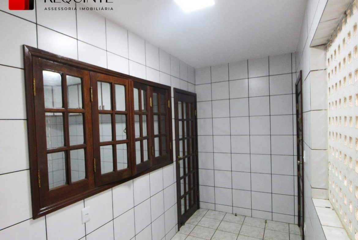 SQN 210 BL. C – 03 quartos, 01 suíte, vazado e 01 garagem, 123m², Asa Norte