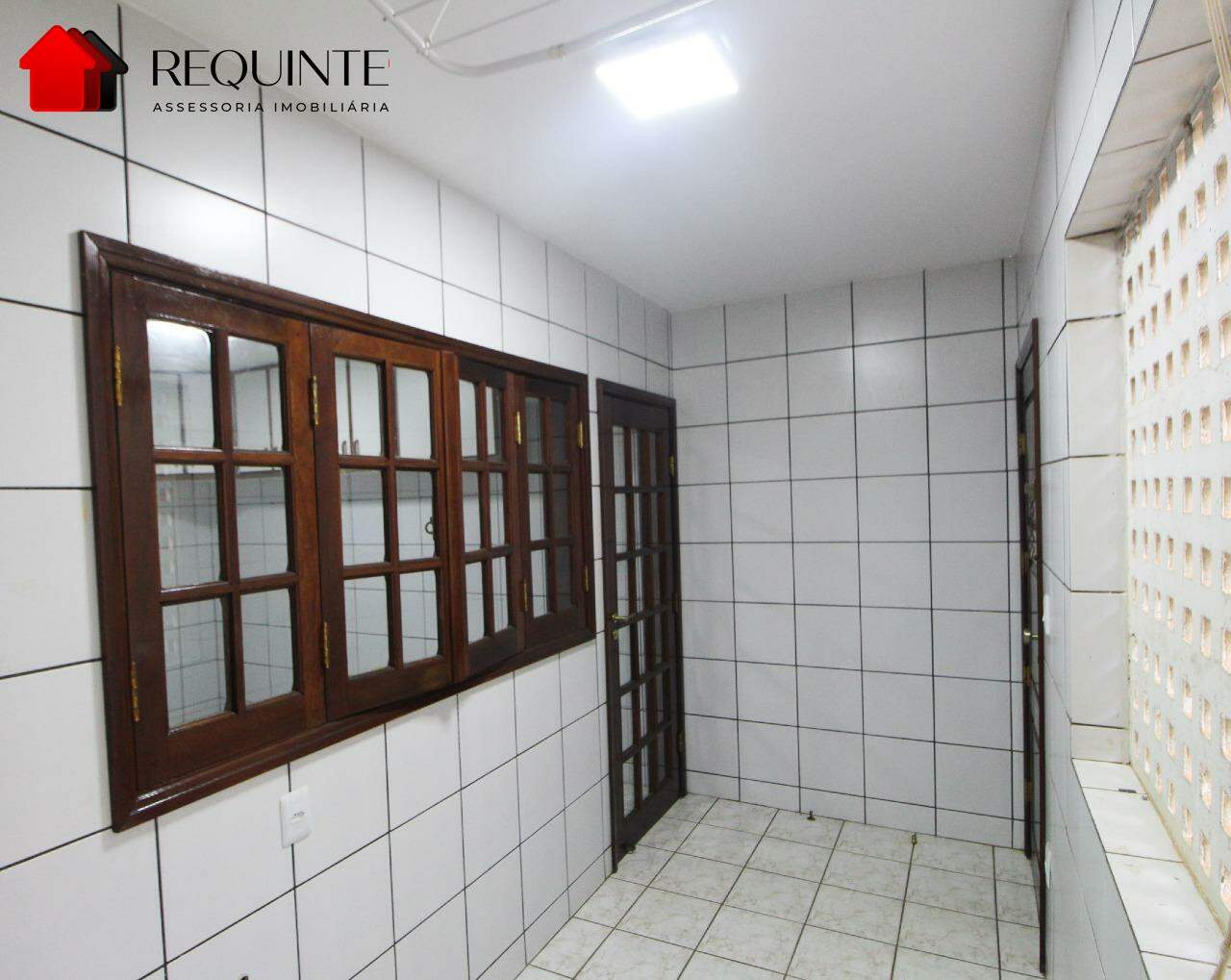 SQN 210 BL. C – 03 quartos, 01 suíte, vazado e 01 garagem, 123m², Asa Norte