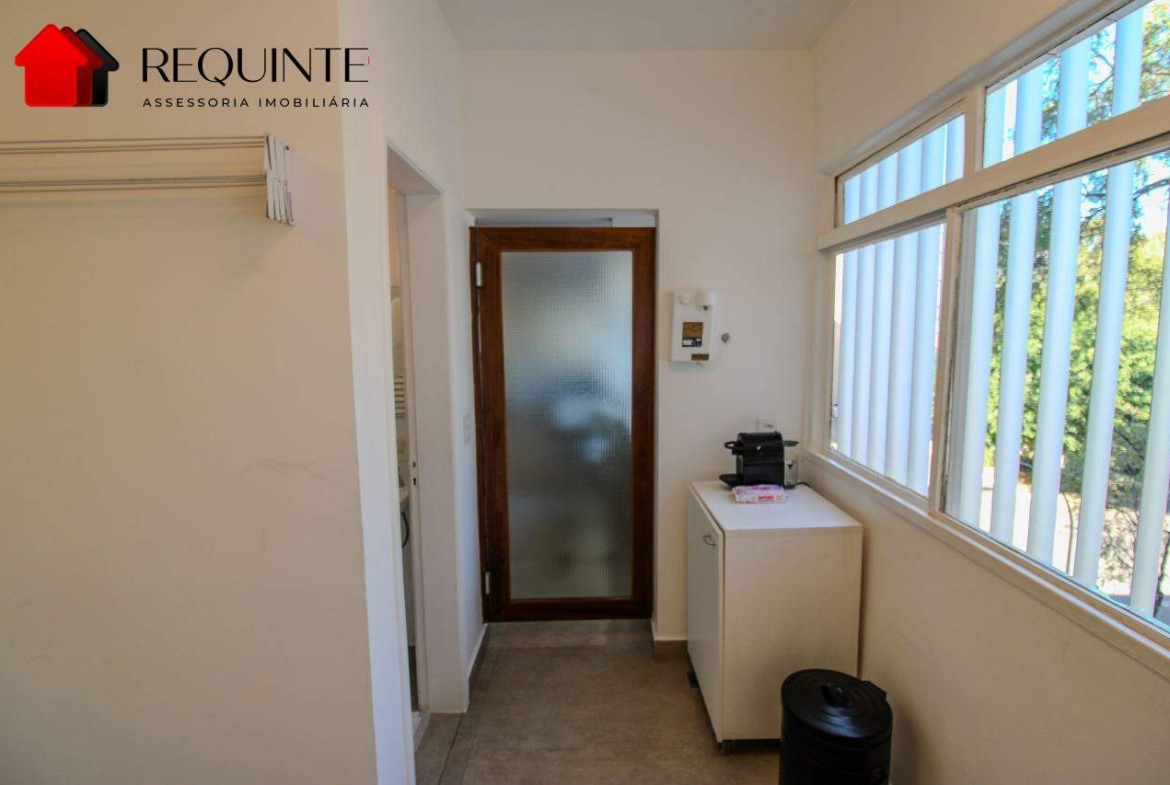 SQS 213 – Reformado. 03 quartos, 01 Suíte, vaga e DCE, vista livre e 120m²- Asa Sul.