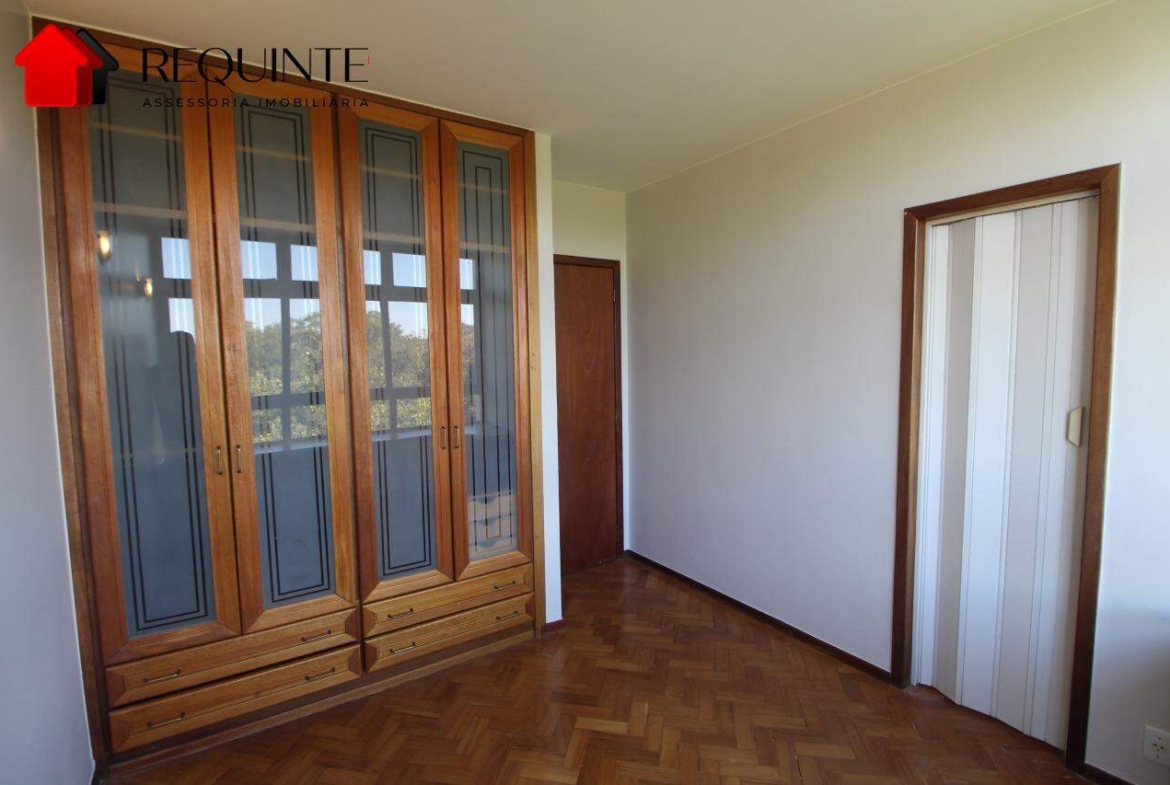 SQS 315 – 2 quartos sendo 1 suíte, garagem e elevador, vazado e vista livre 94m²