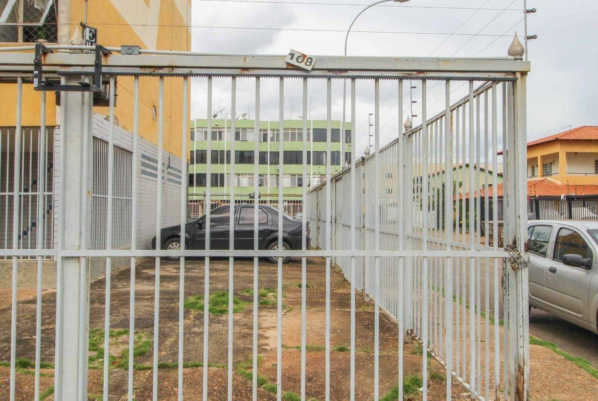 QI 08, Bloco E, 02 quartos vazado 56m², 01 Vaga, ótima localização, Guara I