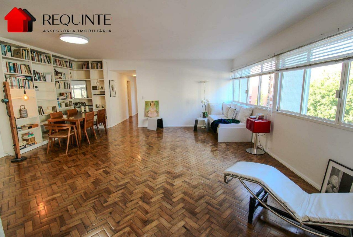 SQS 213 – Reformado. 03 quartos, 01 Suíte, vaga e DCE, vista livre e 120m²- Asa Sul.
