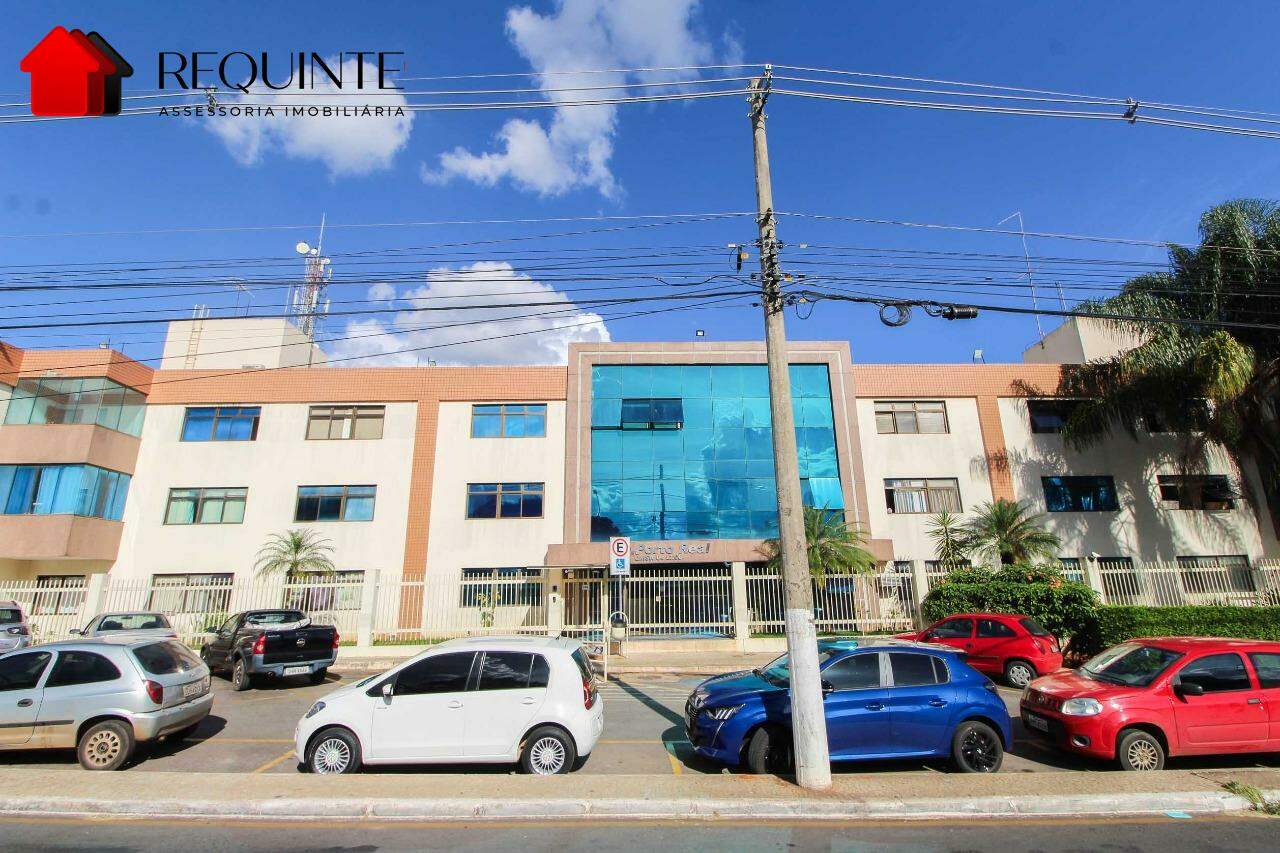 QMSW 04 – Ed. Porto Real, Kitinete mobiliada, 01 quarto, elevador e garagem.